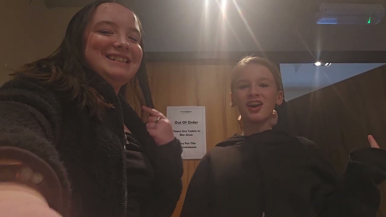 GRWM and my cousins in the carvery toilets because god knows why🎀