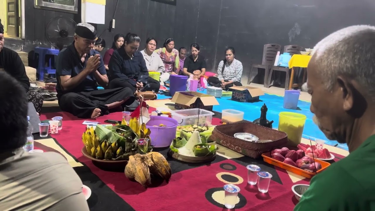 Gendurenan bade ngedekne candi 