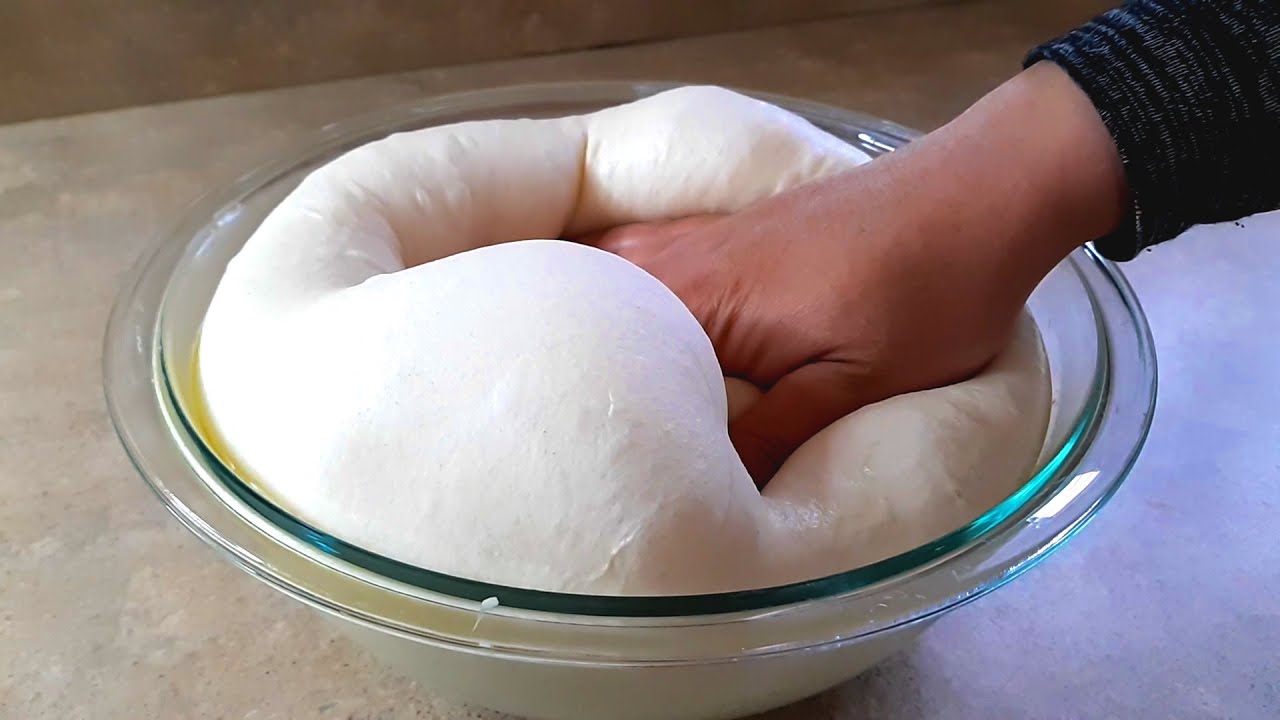 عجينة البيتزا بدون حليب ولا بيض قطنية