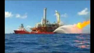 BP installs new cap for oil leak