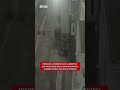 Messina, il momento in cui Santino Bonfiglio esce dalla casa di Daniela Zinnanti con il coltello