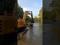 Motor Dan Ekskavator Menyebrang Sungai Bersama. #ekskavator #motor #shorts #video #indonesia