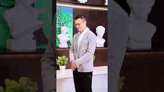 窮小子相親被羞辱，豈料下​​秒窮小子被萬億身價的東方家族美女總裁看出皮下的不凡，帶萬億嫁妝要嫁給他，原來他竟是天下無敵的鎮北大帥