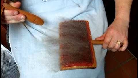 using hand carders with wool