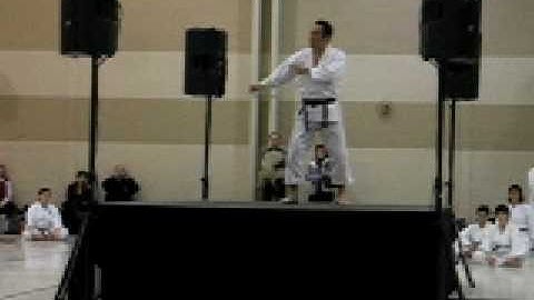 Sensei Takashi Yamaguchi explains Junro Sandan kata