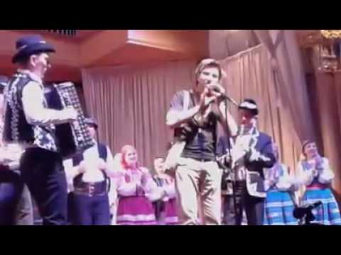 Кондитер Штефаньо грає на дримбі Ой марічко чічері