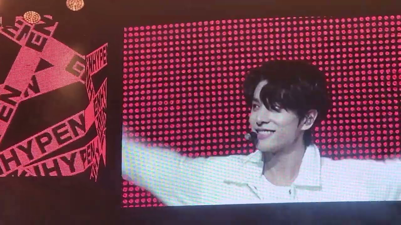 [FANCAM] 221002 ENHYPEN (엔하이픈) MANIFESTO in ANAHEIM Day 1 - ment 5