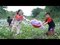 Sreypov Life Show: Seyhak and uncle Daro help to collect water hyacinth / Family food cooking