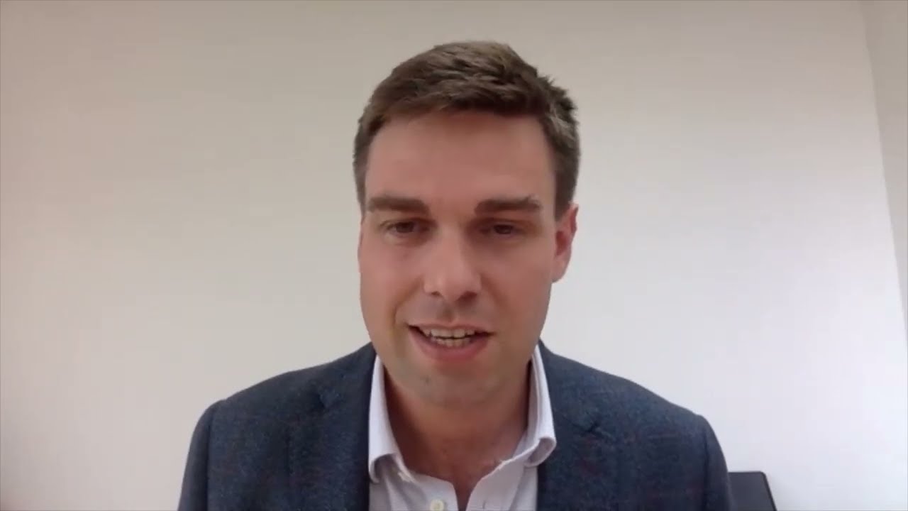 Court, Castle and Moat Approach | Charlie Sunnucks