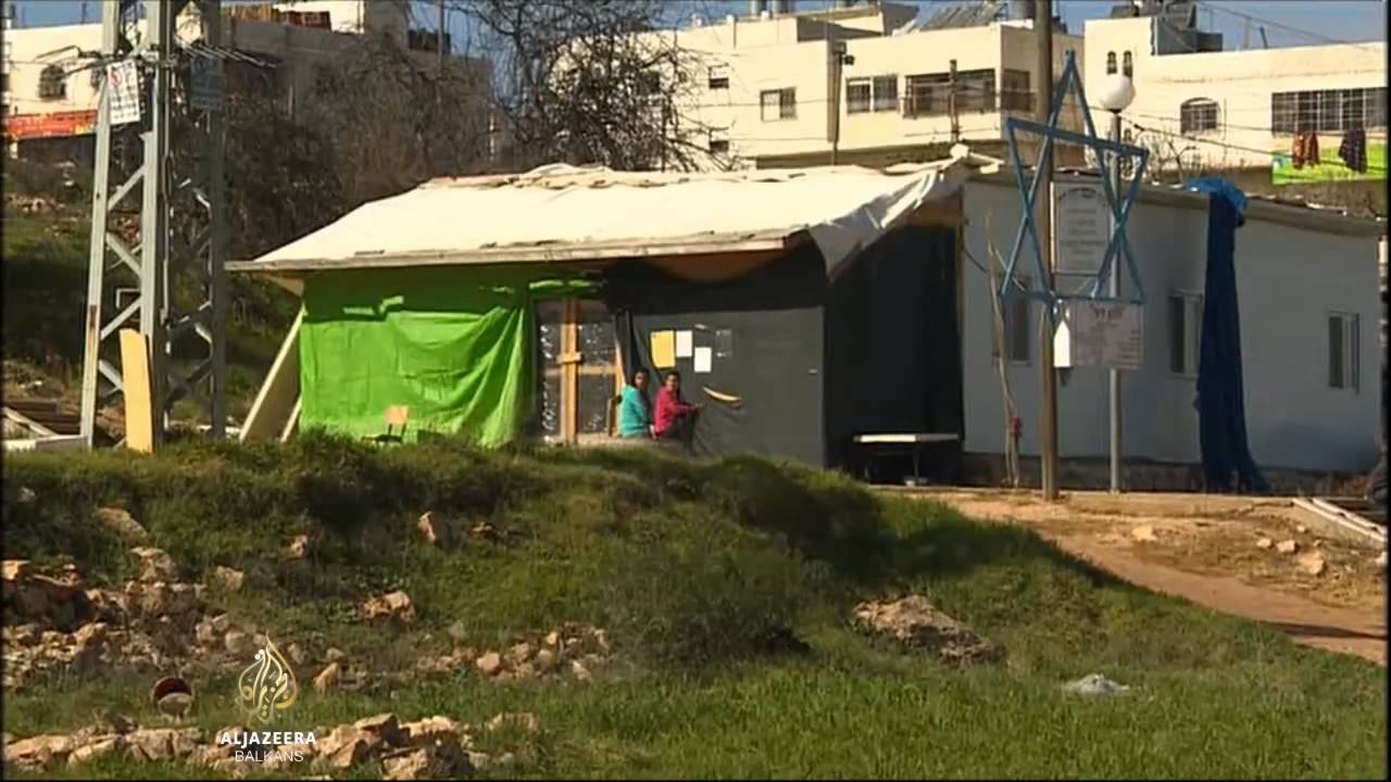 فرض الضرائب على الفلسطينيين في الضفة الغربية