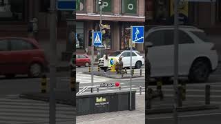 Кохання, війна, життя,люди, рух, симфонія звуків міста