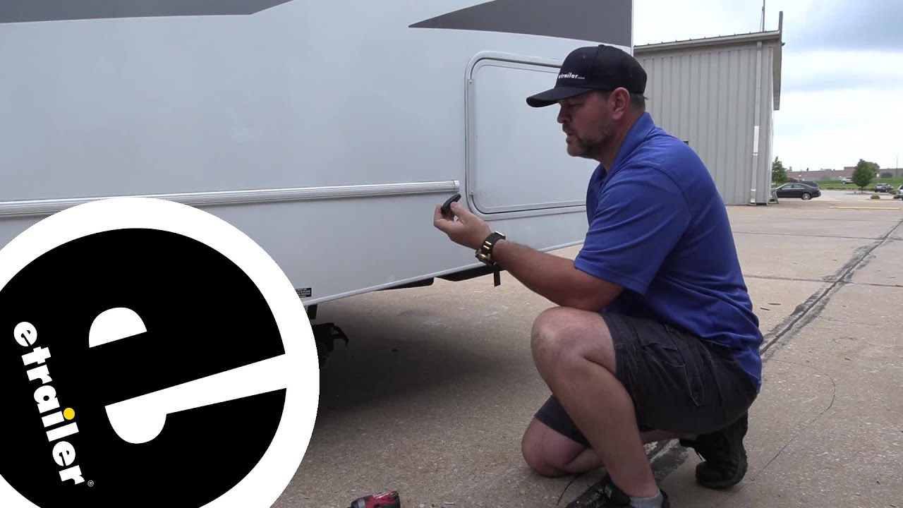 etrailer | Review of the Baggage Door Catches