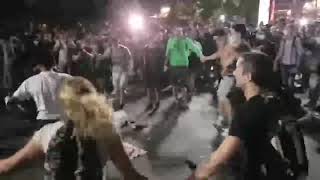 VESELO! Građani opleli UŽIČKO KOLO ispred SKUPŠTINE!