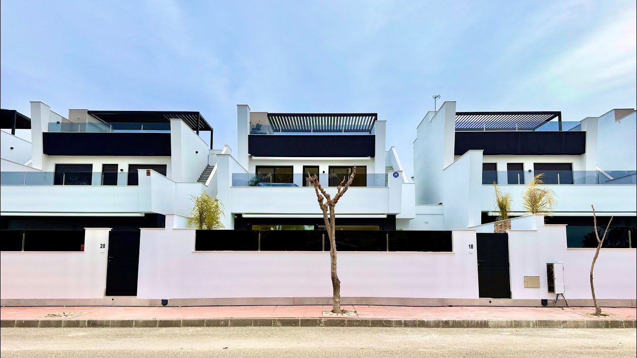 Casa de obra nueva en venta con garaje. Se vende en Santiago de la Ribera. Duplex con solarium 