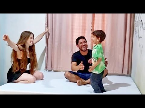 Uma cama e colchão novo da EMMA COLCHÕES/ Montando a Cama em família, Davi, Ruiva e Fabio