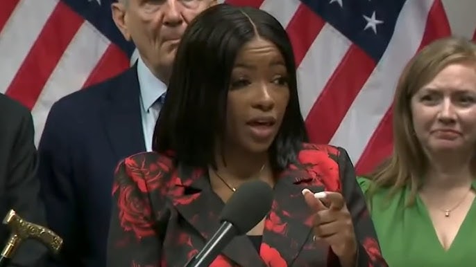 Jasmine Crockett Comments On Greg Abbott Redistricting Texas To Favor Republicans - YouTube