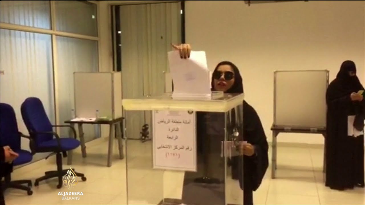 النساء السعوديات يشاركن في الانتخابات لأول مرة