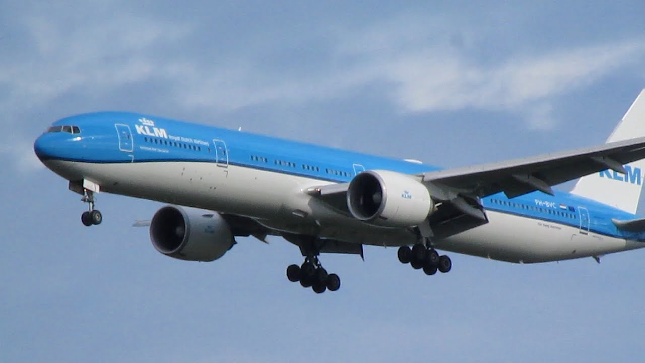 Sunny plane spotting at Panama City Tocumen with aircraft ...