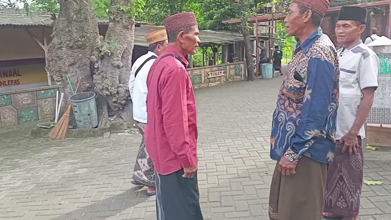 Di makam Asmo Gondi