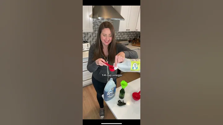 DIY Cleaning Solution for Sparkling Windows + Mirrors #springcleaning #cleaningtips #cleaninghacks