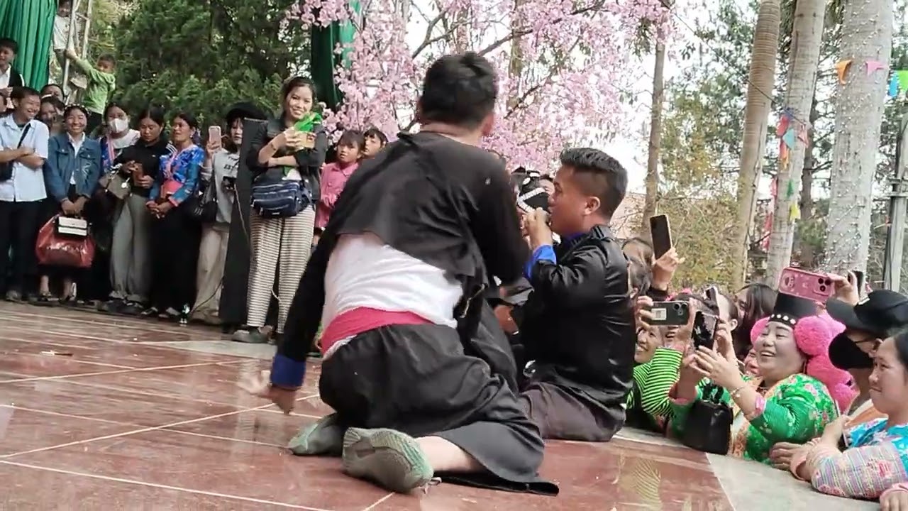 Niam vam khwb npawg lem thiab tub me xeebthoj (mp3)