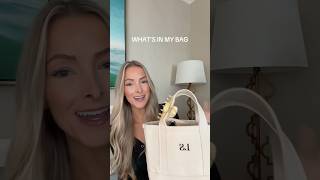 What’s in my bag !! #whatsinmybag #summer #llbean #inmybag #summerbag