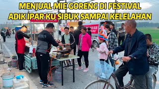 ADIK IPAR JUAL MIE GORENG KUNING DI FESTIVAL DESA CHINA, PEMBELI SAMPAI ANTRI DAN BEREBUTAN MAKAN