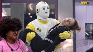 Milena Se Desespera E Fala Q Vai Desistir Depois Q Ana Paula Desmaia E É Levada Ao Confessionario