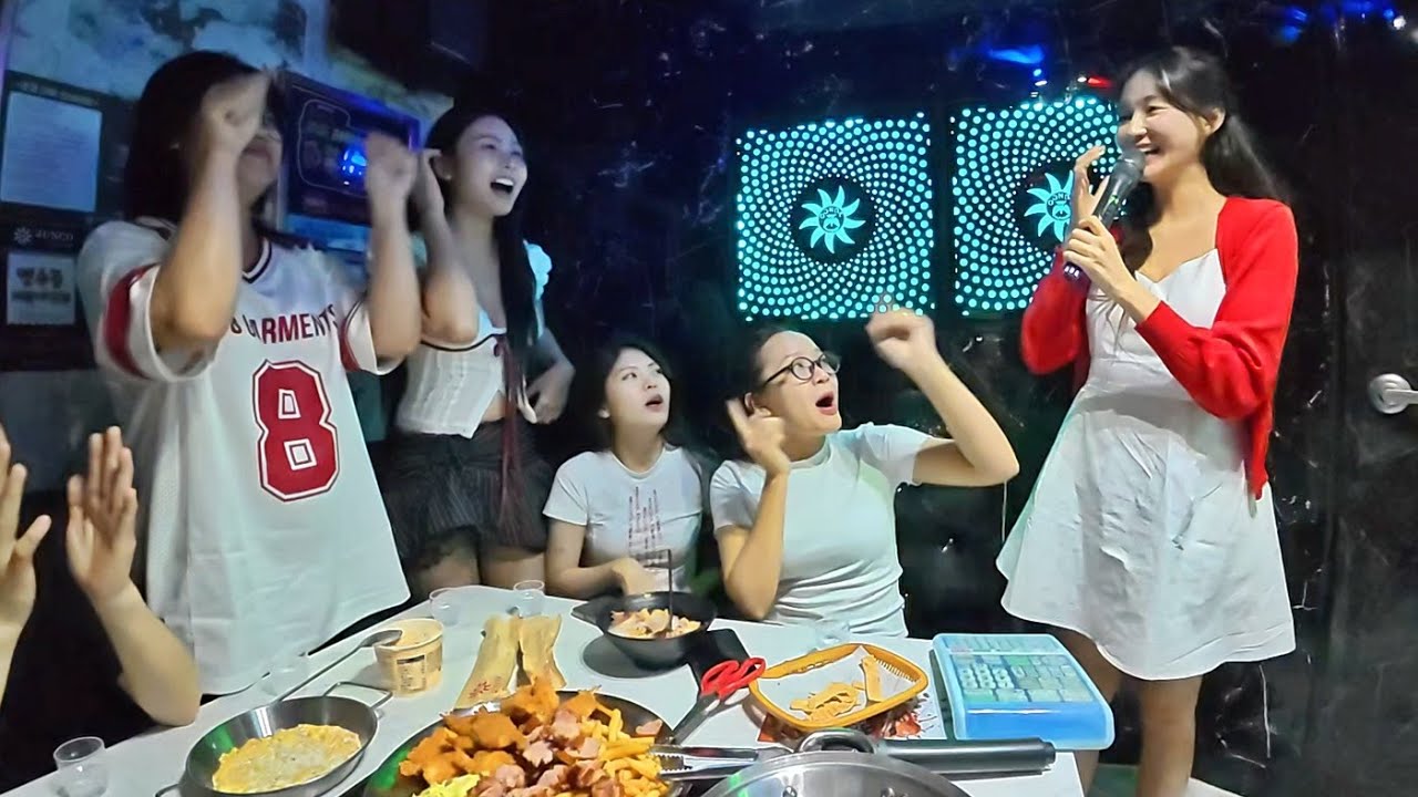 한국 전직 아이돌 출신의 노래 실력을 보여줬더니 난리난 베트남 직원들ㄷㄷ