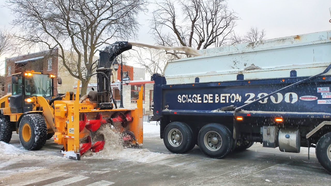 Montreal Snow Removal in PointeSaintCharles Neighborhood / Winter