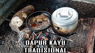 selesai menebas rumput, ambik kayu api, dan memasak ubi kayu dan ikan goreng, jauh lebih nikmat