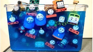 きかんしゃトーマスプラレールたちが水に落ちる！電車 新幹線 おもちゃ Thomas&friend Milky Kids Toy