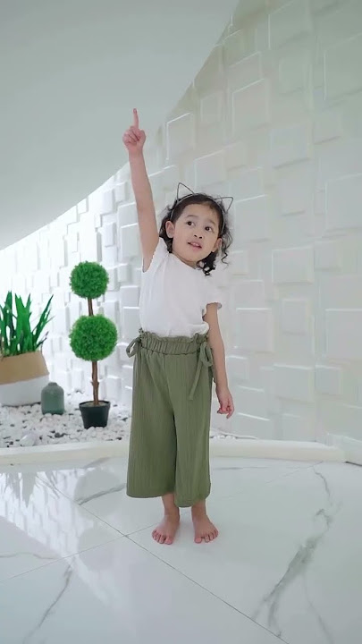 Ketika papa dan nap2 habis liat chris martin pantun 😂 #reels  @fatmasarizar @coldplay