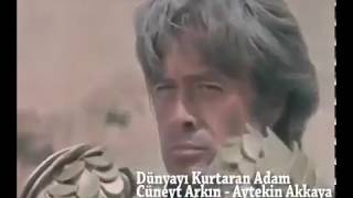 Dünyayı Kurtaran Adam - Adamı Ortadan İkiye Yarıyor