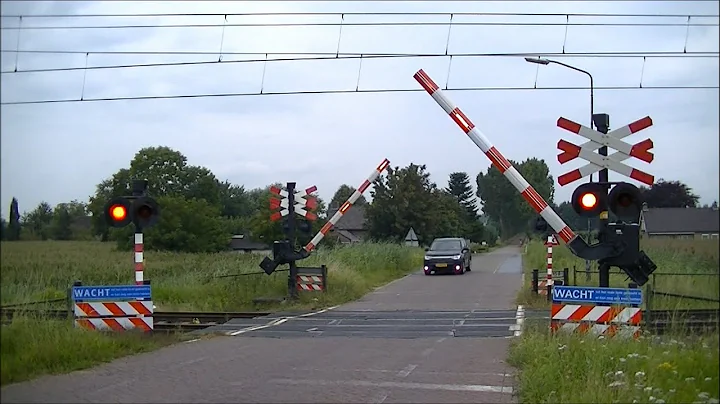 Spoorwegovergang Nuland // Dutch railroad crossing