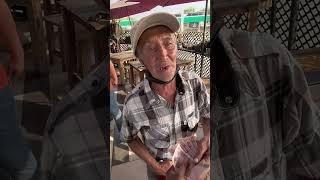 Sorprendimos a este abuelito en Guatemala #trending #shorts #youtubeshorts #viral #soyedgar