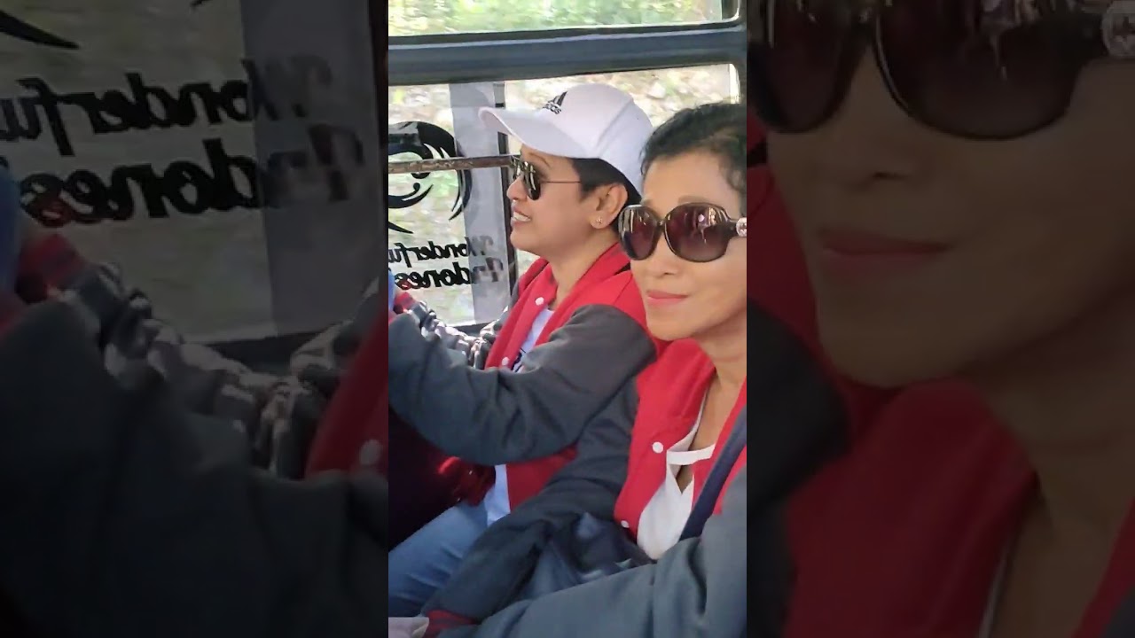 Naik Shuttle Bus Menuju Wisata Kemuning Hills