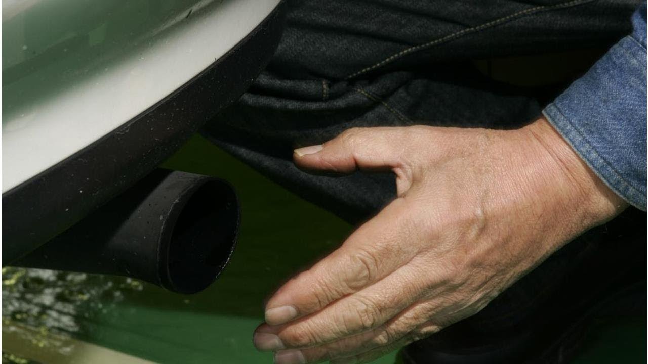 ただのススと侮るなかれ マフラー出口の黒い汚れは愛車からのsosの可能性有り Youtube