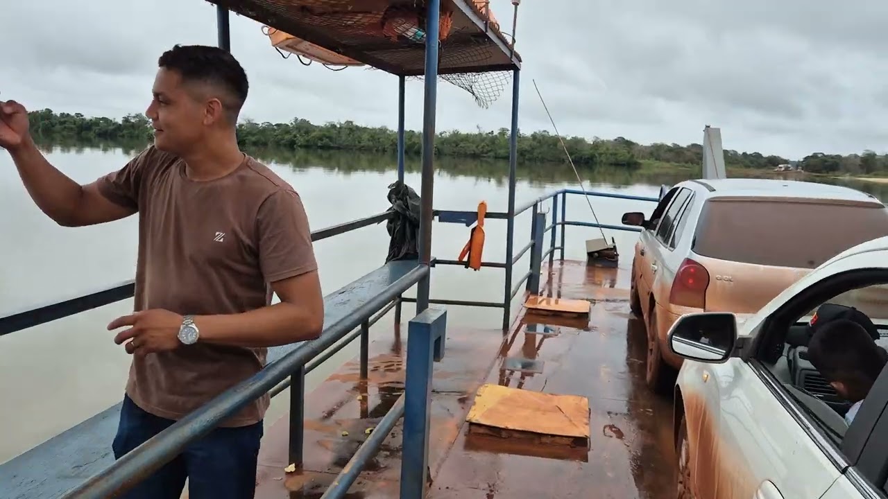 Balsa dos índios no rio xingu 