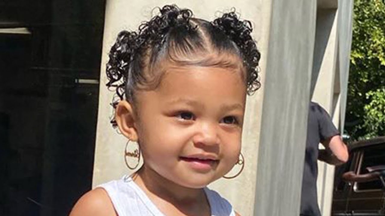 Kylie Jenner S Daughter Stormi Turns Savage When Mom Tries To Take Off Her Hoop Earrings Youtube