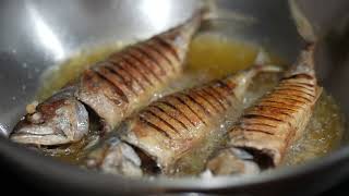 How to fry fish without sticking to the wok | Pan frying ikan keembung