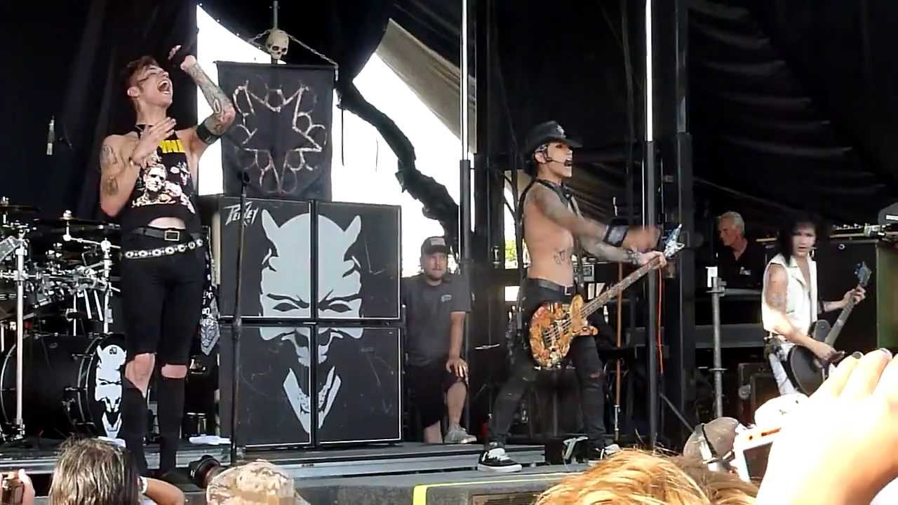 Black Veil Brides I Am Bulletproof Live 8313 Vans Warped Tour
