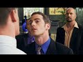 Riccone circondato da bodyguard insulta il povero guardiano, ignaro del fatto che sia...