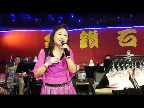 葉子媚 在金鑽石音樂劇場 演唱「放捨」