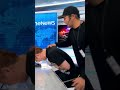 【放送事故】大真面目なニュースの最中に、突然ツボに入って爆笑する男ｗｗｗ 😂😂