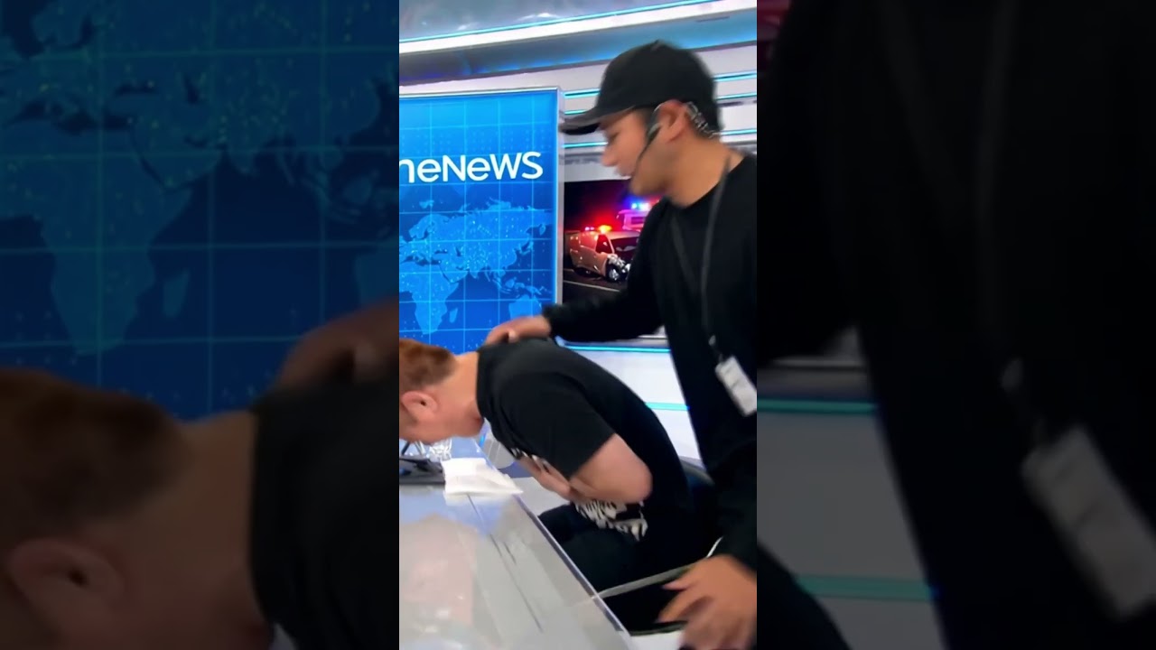 【放送事故】大真面目なニュースの最中に、突然ツボに入って爆笑する男ｗｗｗ 😂😂