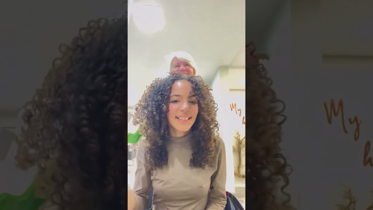 Corte de Cabelo Cacheado em Curitiba | Estúdio Cássia Marconi