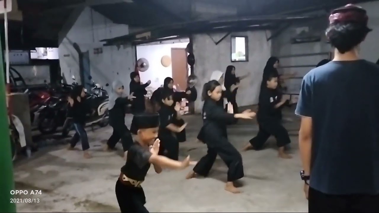 Rutinitas Latihan Seni Mincik Sanggar Seni Rumah Baba