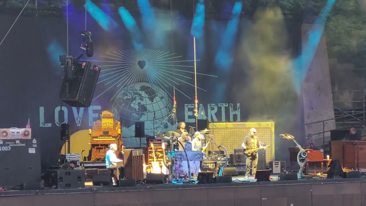 Neil Young & The Chrome Hearts - Like A Hurricane (live, 2025-07-03, Waldbuehne, Berlin, Germany)