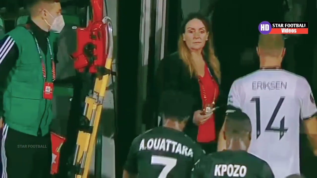 cristiano ronaldo embarrasses the girl in the stands 😂🤭
